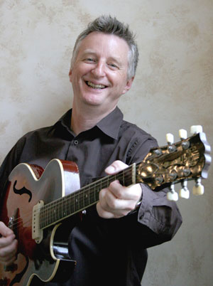 Free MP3: Billy Bragg, ‘Never Buy the Sun’ — protest song about News of the World scandal
