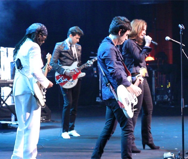 Video: Johnny Marr, Alison Moyet, Nile Rodgers play The Smiths at Montreux Jazz