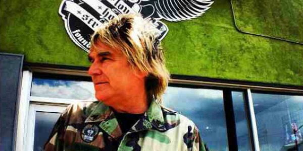 Mike Peters addresses Big Country departure, will tour The Alarm’s ‘Declaration’ in 2014