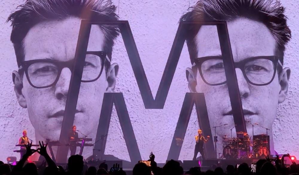 Depeche Mode pays tribute to Andy Fletcher at “Memento Mori” tour