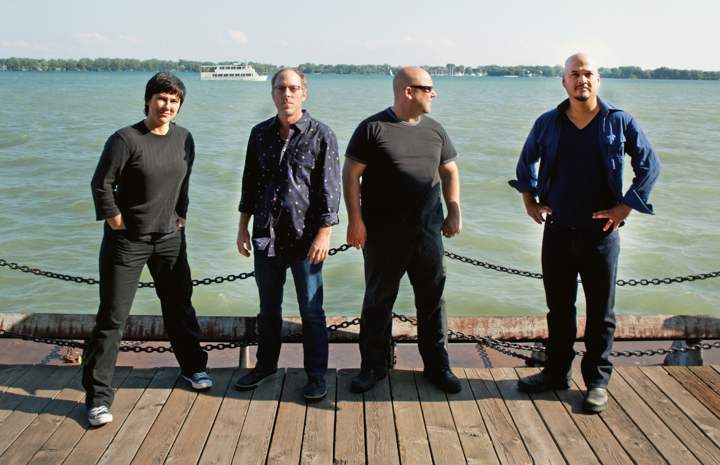 Pixies selling live CDs, downloads, ‘USB bracelets’ of European ‘Doolittle’ concerts