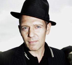 Milestones: Paul Simonon is 55 today; watch The Clash play ‘Guns of Brixton’ in 1980
