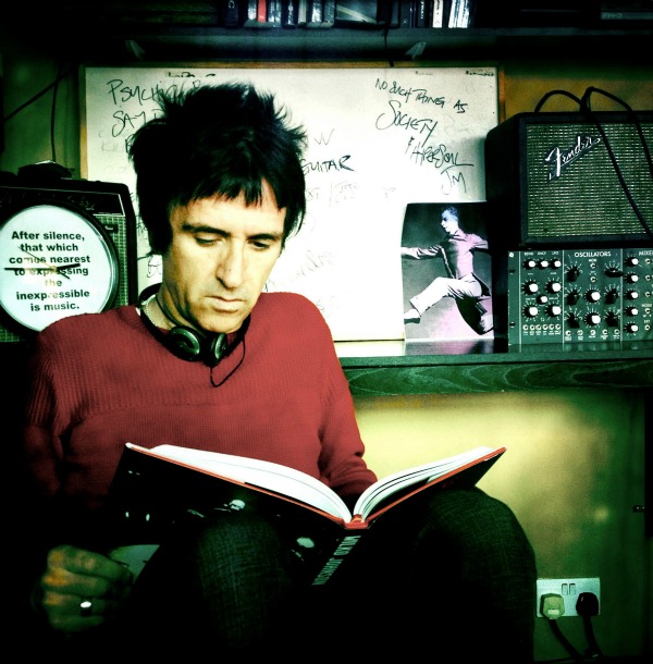 Johnny Marr of The Smiths to release solo debut 'The Messenger' in ...