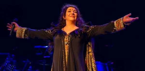 Kate Bush performs first concert in 35 years: Setlist, photos, video of ‘Cloudbusting’