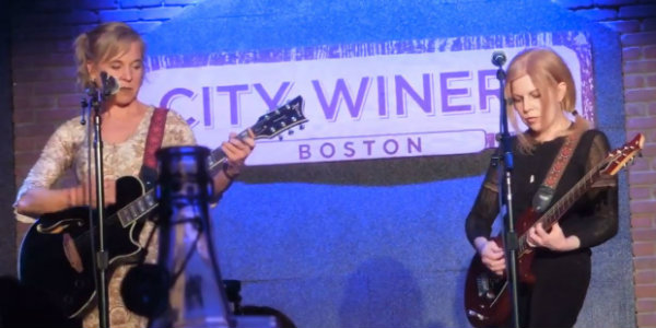 Watch: Kristin Hersh and Tanya Donelly reunite onstage for a little ‘Two Step’ in Boston