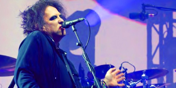 Robert Smith donating guitar played at The Cure’s Pasadena Daydream festival to charity auction
